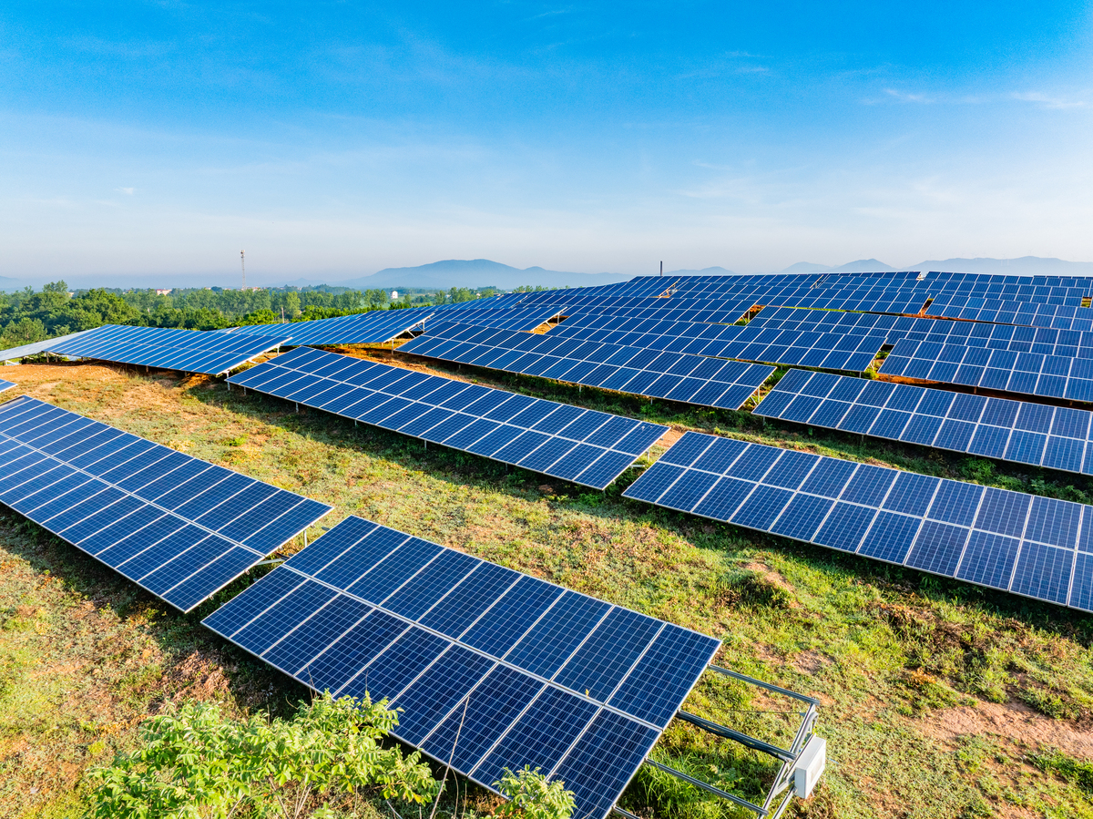 光伏領(lǐng)跑，能源轉(zhuǎn)型加速推進(jìn)