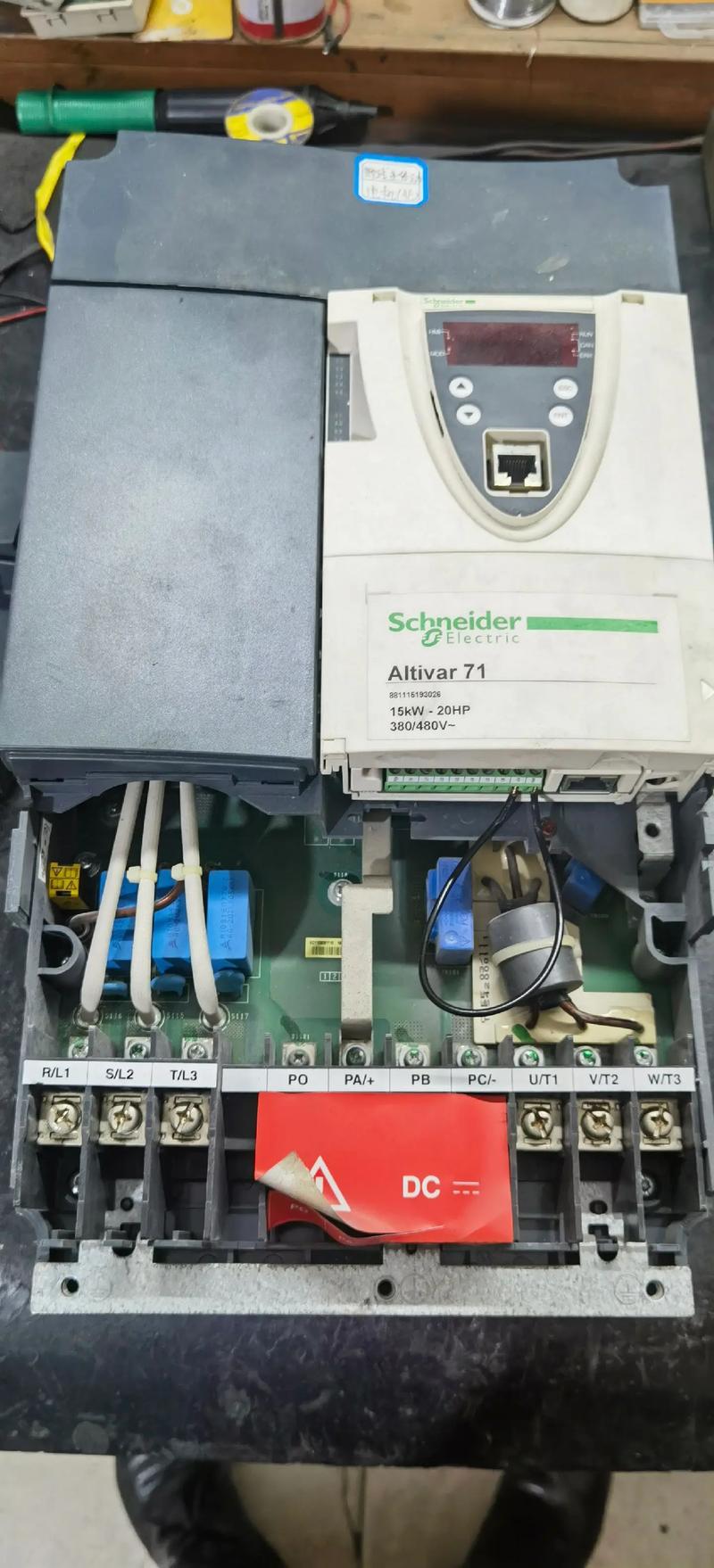 施耐德變頻器出現(xiàn)過(guò)電壓故障如何維修處理